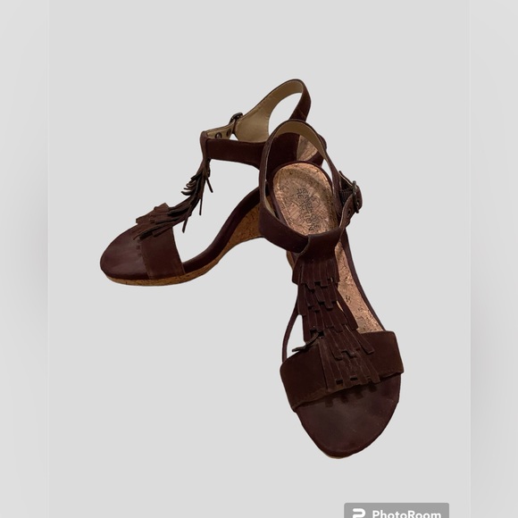EUC Kennith Cole Reaction brown suede sandals. - Picture 1 of 1